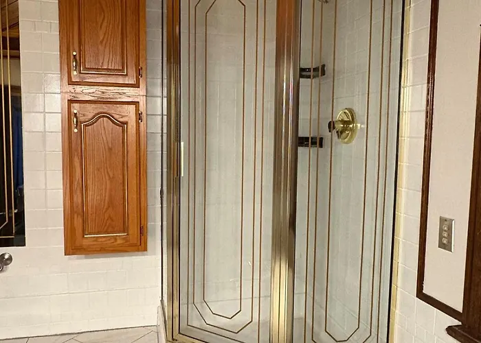 1 Bedroom Beautiful 12 Mins To Downtown! Apartment Pittsburgh