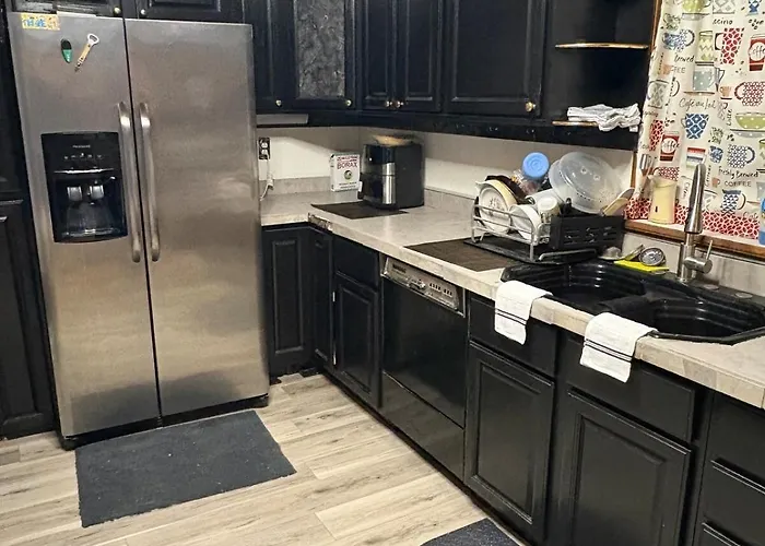 1 Bedroom Beautiful 12 Mins To Downtown! Apartment Pittsburgh