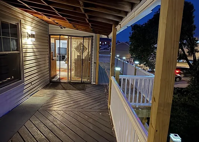1 Bedroom Beautiful 12 Mins To Downtown! *